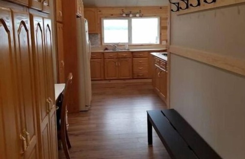 Whiteshell Cottage | Caddy Lake Beach House - Waterfront Beach Access!