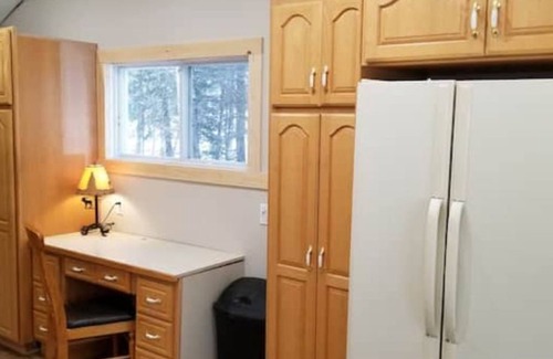 Whiteshell Cottage | Caddy Lake Beach House - Waterfront Beach Access!