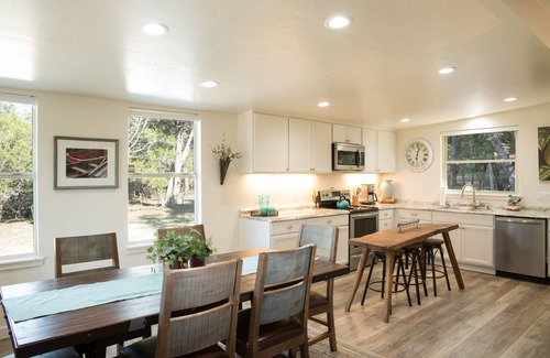 Ingram House | Cade Loop Hideaway-HotTub/Plunge Pool/Private Riverfront nn