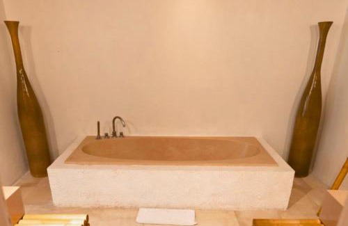 Munggu Villa | Cadudasa Beachfront 6 BR Private Pool Villa ZN127