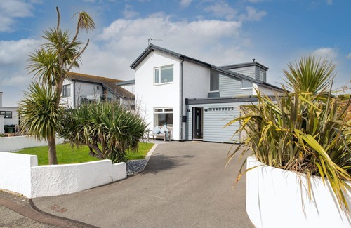 Rhosneigr House | Cae Cloc - A 3 bed house in the heart of Rhosneigr