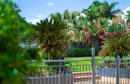 Cairns North Apartment | Cairns Esplanade 2BR Waterfront Apartment Sleeps 6