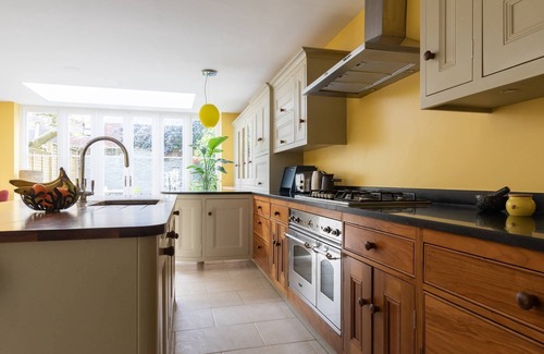 Avonmore and Brook Green Apartment | Caithness Road VI by onefinestay