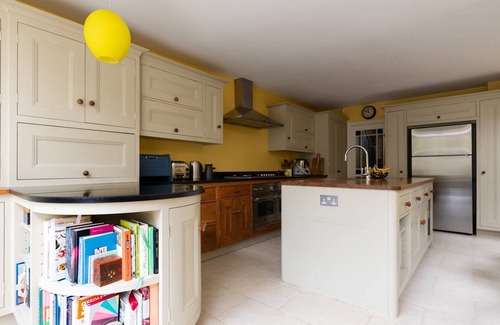 Avonmore and Brook Green Apartment | Caithness Road VI by onefinestay
