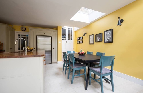 Avonmore and Brook Green Apartment | Caithness Road VI by onefinestay