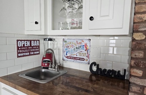 Lake Charles House | CAJUN OASIS 6br Retreat w/pool 3mi from Casinos and Interstate 210