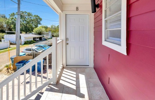 Lafayette Apartment | Cajun Stays Challenger B with Pool Sauna