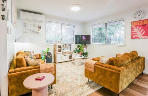 Seventeen Seventy Apartment | Cake By The Ocean - Gorgeous Views, Pet & Family Friendly Retro Beach House in 1770