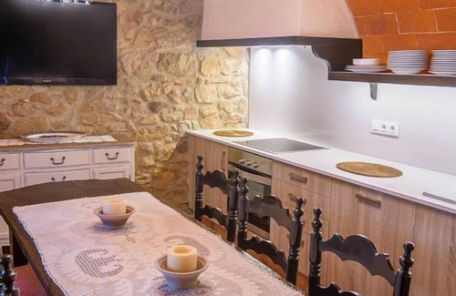 Capmany Cottage | CAL BISBE - Rural House with pool - calm and country tranquility.