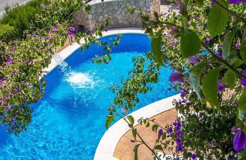 Canyelles Cottage | CAL VIVES with Pool, Barbecue, WI-FI and Tennis Court just 8 kms from Sitges
