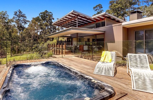 Doonan House | Calanthe Acreage - Doonan