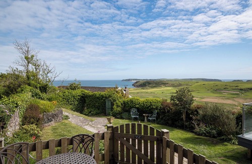 Penally Apartment | Caldey Island View - Sea Views and Log Burner