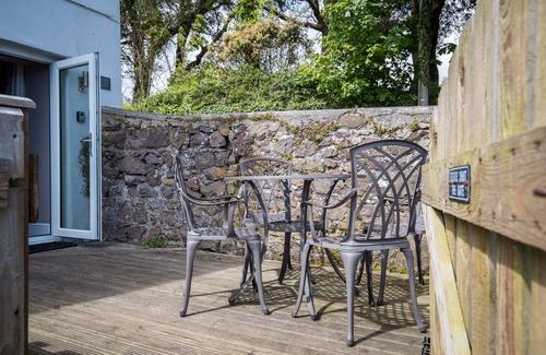 Penally Apartment | Caldey Island View - Sea Views and Log Burner