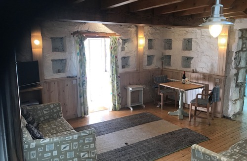 Ulva Apartment | Calgary Dovecote - pet friendly, romantic and cosy and only 500m from the beach