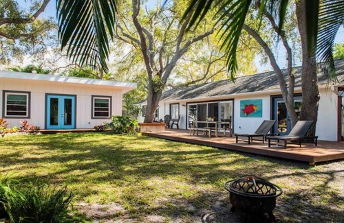 Bradenton House | California ranch house