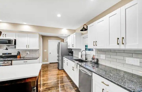 Bardstown House | Call Me Old Fashioned! *Heart of Bardstown Square*