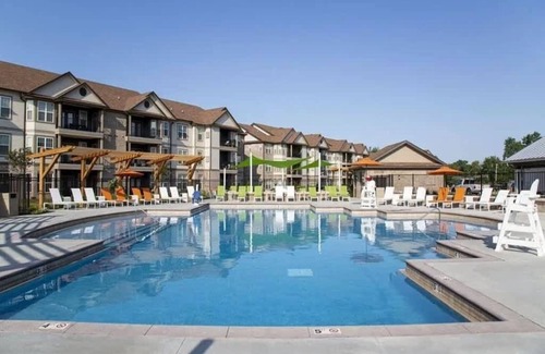 Middletown Apartment | Calm 1BR Retreat | Pool, Parking & Gym Access