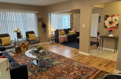 Clinton Township House | Calm & Cozy 3BR King Bed Free Wifi | Washer Dryer