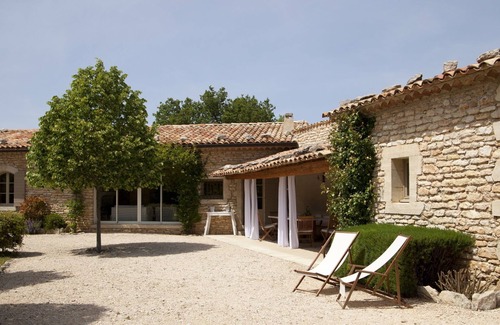 Buoux House | Calm,nature and Charming Independent Stony House with Pool and Mountain View