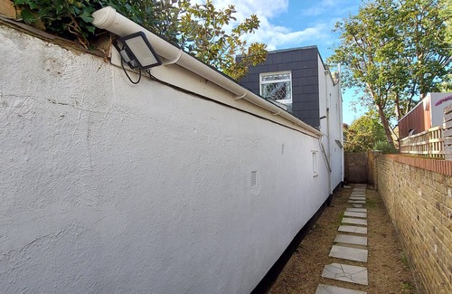 Barnes Cottage | Calm & Spacious Cottage in Barnes Village SW13, 30 Minutes from Downtown London