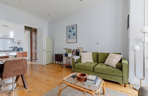 North Kensington Apartment | Calming 1BD Flat with Garden, Ladbroke Grove