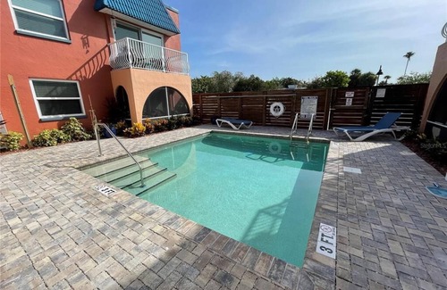 North Redington Beach Condo | calming coastal condo walkway to beach.