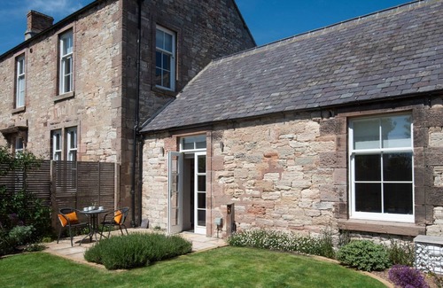 Berwick-upon-Tweed Apartment | Cambridge Cottage Number One - Sleeping 2 Guests in 1 Bedroom