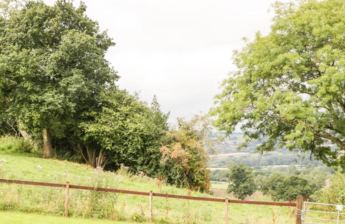 Billingsley Cottage | CAMDEN COTTAGE, family friendly, with open fire in Cleobury Mortimer