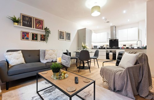 Birmingham City Centre Apartment | Camden Grove Suites
