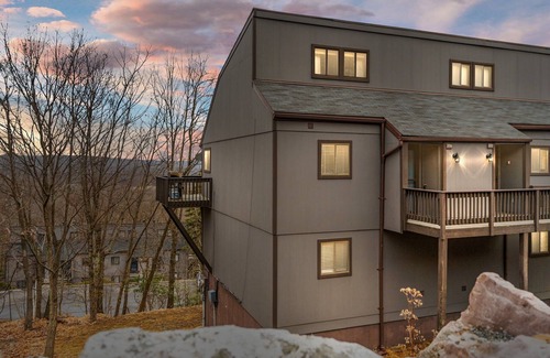 Village at Camelback House | Camelback Mountain all season Family Vacation! SKI In/Out -Hot Tub-Pool & Sauna!