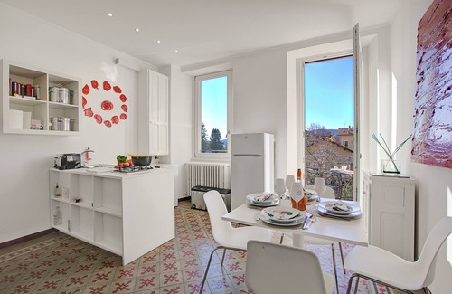 Lesa Apartment | Camelia Apartment in Villa Jejia, Lesa, Italy