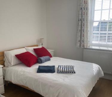 Newlyn Apartment | Camellia Corner
