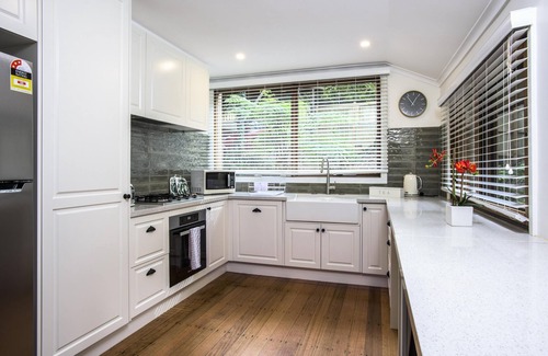 Olinda Cottage | Camellia Cottage - In the heart of picturesque Olinda (only 45 min from Melbourne CBD) is this little hideaway.