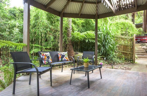 Olinda Cottage | Camellia Cottage - In the heart of picturesque Olinda (only 45 min from Melbourne CBD) is this little hideaway.