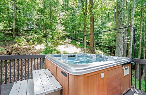 Ellijay Cottage | Cameo Cottage- Storybook 2 Bedroom/2 Bath Mountain Getaway