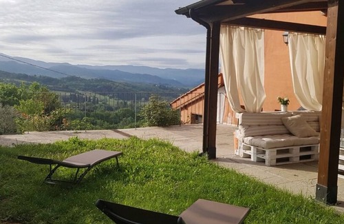 Vicchio House | Camera Romantica nel Verde nella Quiete tra Natura, Arte, Buon Cibo, Cordialità