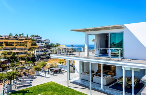 Pedregal House | Camino de Pacifico in Pedregal - A Modern Showcase in Mexico's Paradise