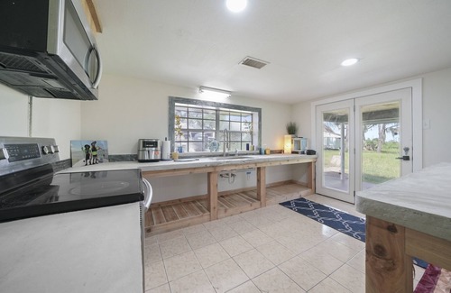 Theriot House | Camp Dularge DeLight Sleeps 8 Dulac & Houma by Falgout Marina