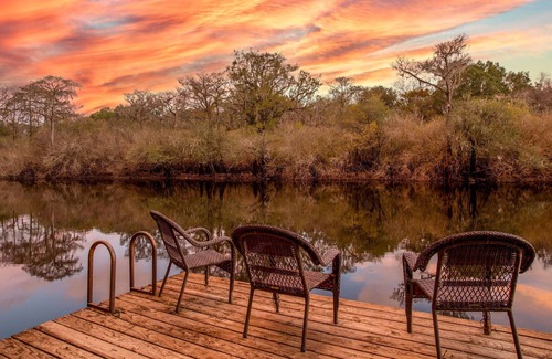 Branford House | Camp Manatee – Santa Fe River Getaway with Dock