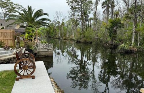 Crystal River House | Camp Manatee-waterfront