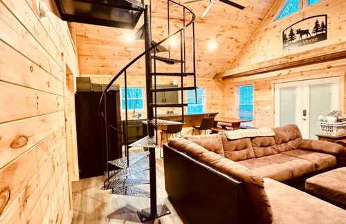 Saint Helens Cabin | Camp Moose- Red River Gorge