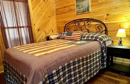 Waterloo Cabin | Camp Paradise on Pickwick Lake