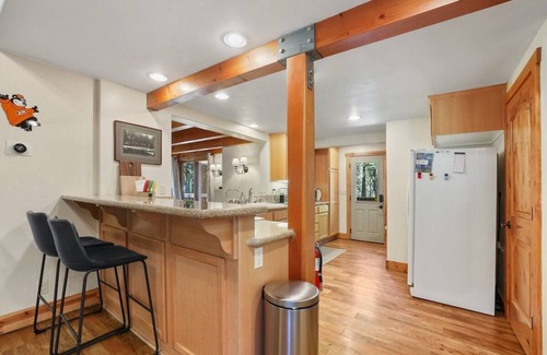 Chamberlands House | Camp Westwater- Great family cabin, walk to bch.