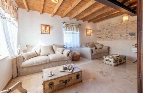 Jure House | Campagne Médicis - Renovated stone building with swimming pool, jacuzzi and sauna
