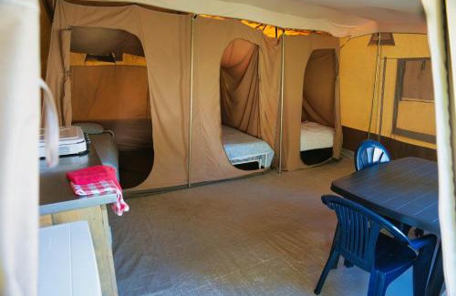 Januv Dul Ski Chalet | Camping 2000 - Sahara tent