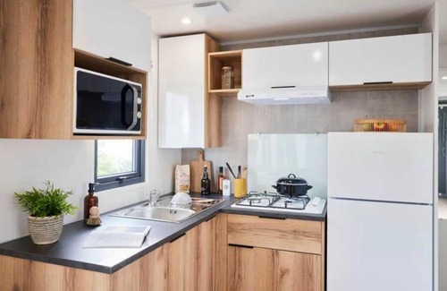 Pouzauges House | Camping 3 étoiles - ccbbhdd