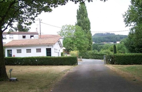 Pouzauges House | Camping 3 étoiles - ccbbhdd