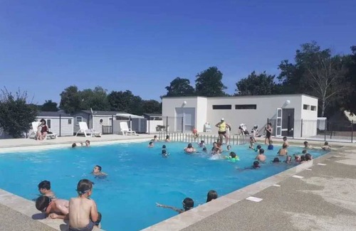 Argenton-Chateau House | Camping 3 étoiles - Piscine - ccbahia