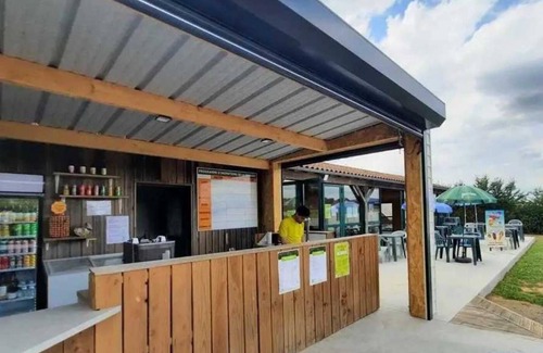 Argenton-Chateau House | Camping 3 étoiles - Piscine - ccbahia