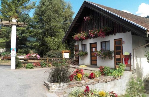 Allevard House | Camping 3 étoiles - Piscine - efc0dg